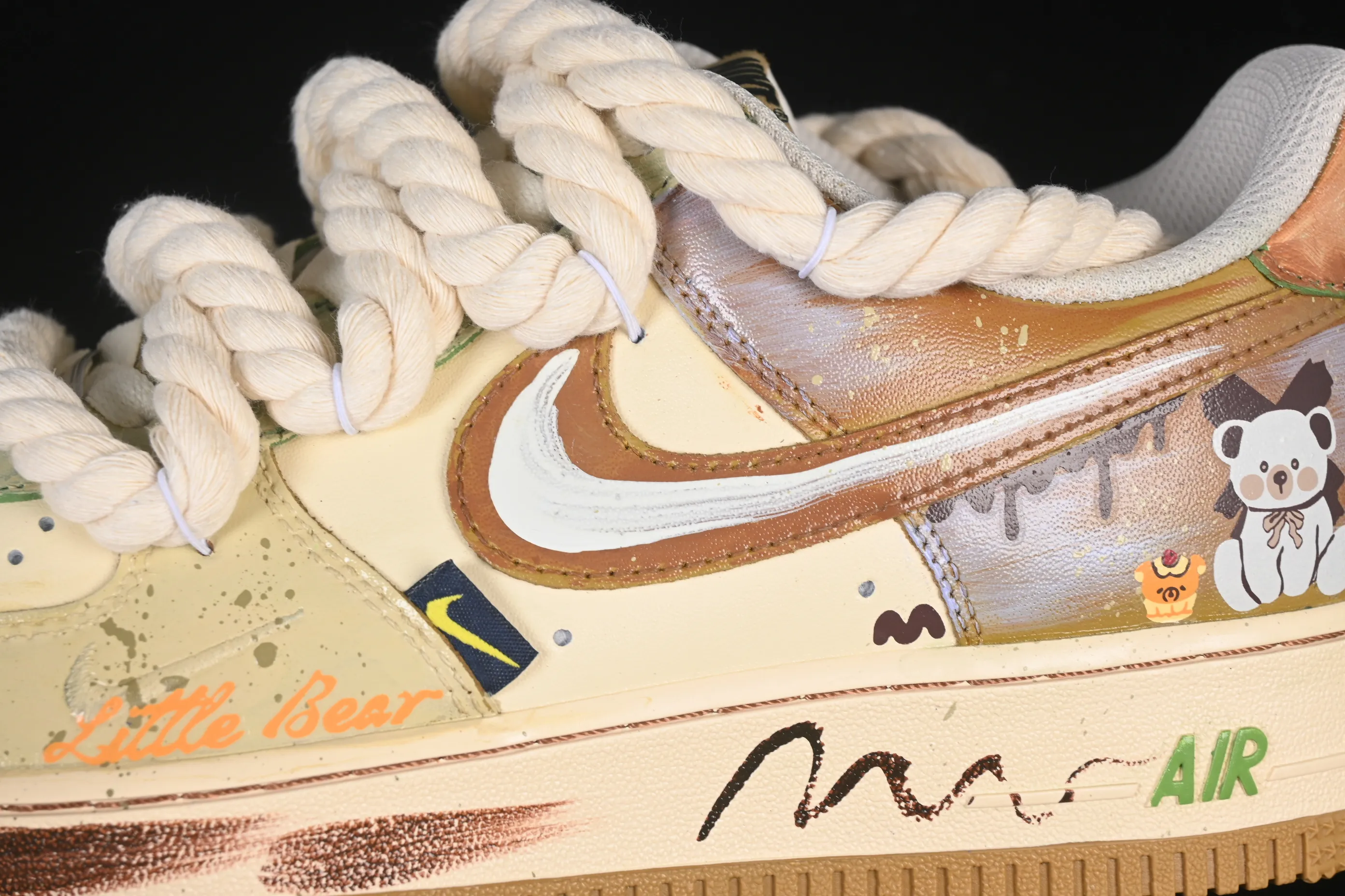 All categories Nk Air Force 1 Air Force series Nk Air Force 1 Low Air Force low-top Nike Air Force 1'07 Low "Milk Coffee Bear" Hand-painted graffiti Milk Coffee Bear Air Force 1 low-top casual sneakers XL2321-666